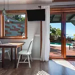 Hermanas A Y B Nyaraló