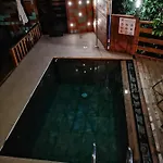 Nyaraló Hermanas A Y B *