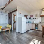 Hermanas A Y B Nyaraló