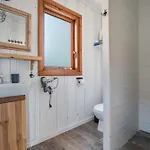 Hermanas A Y B Nyaraló