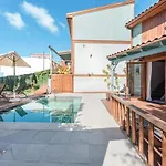 Nyaraló Hermanas A Y B